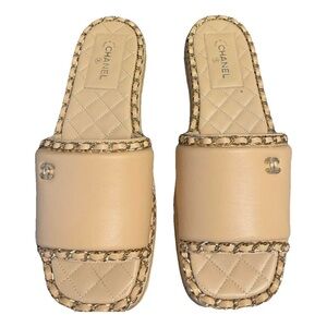 Chanel CC Chain Trim Quilted Slide Sandals Beige Leather Platform Size 41 Italy